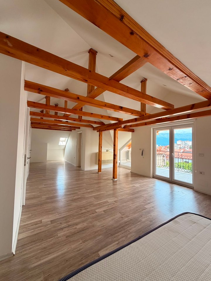 VILLA IN VENDITA NEL QUARTIERE DI TOPLEC, POGRADEC !!!