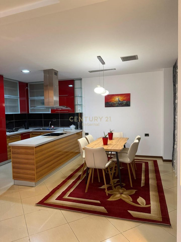Shitet Apartament 2+1 ne ish-Bllok