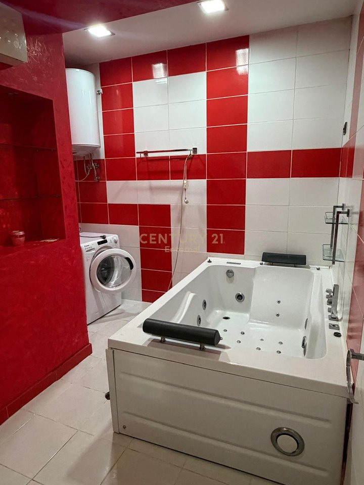 Shitet Apartament 2+1 ne ish-Bllok
