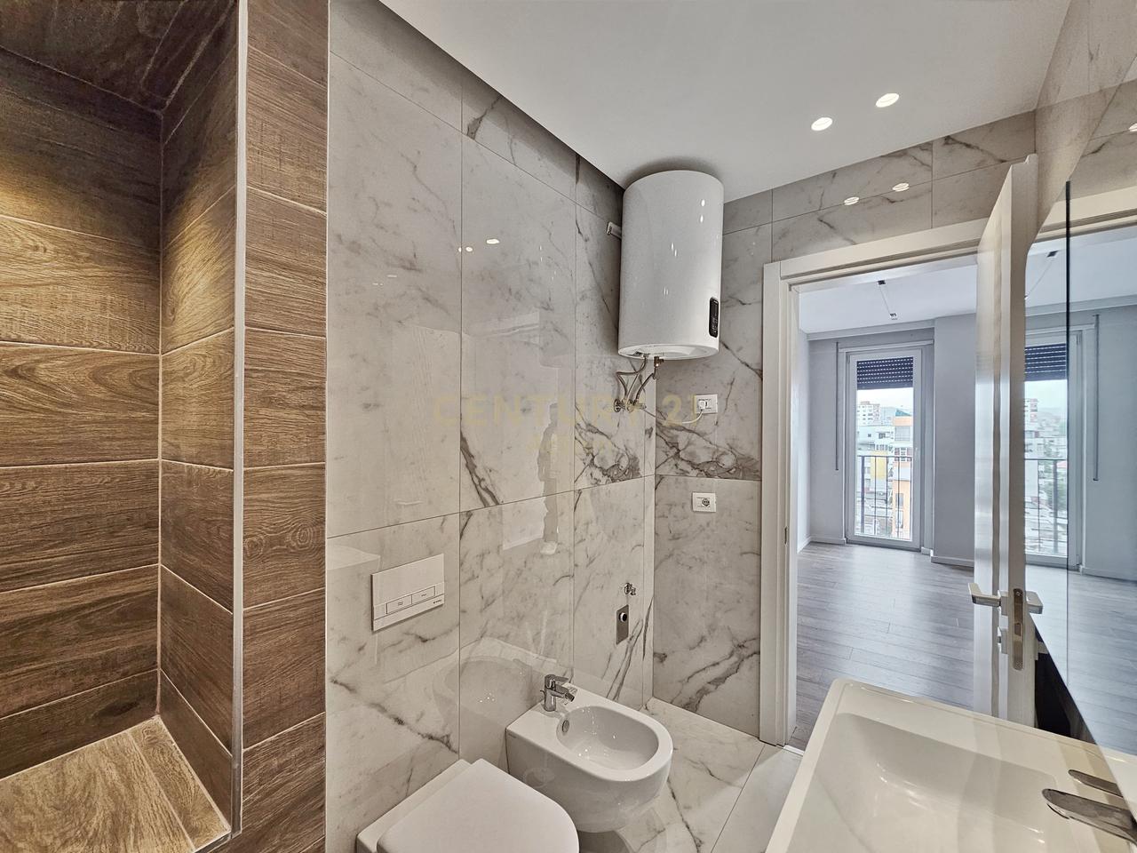 🏡 Jepet me Qira Apartament 3+1 në Zonën e 21 Dhjetorit, Tiranë