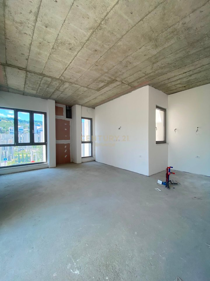Shitet Apartamnet 2+1 tek Liqeni Thate tek Rezidenca Green Valley