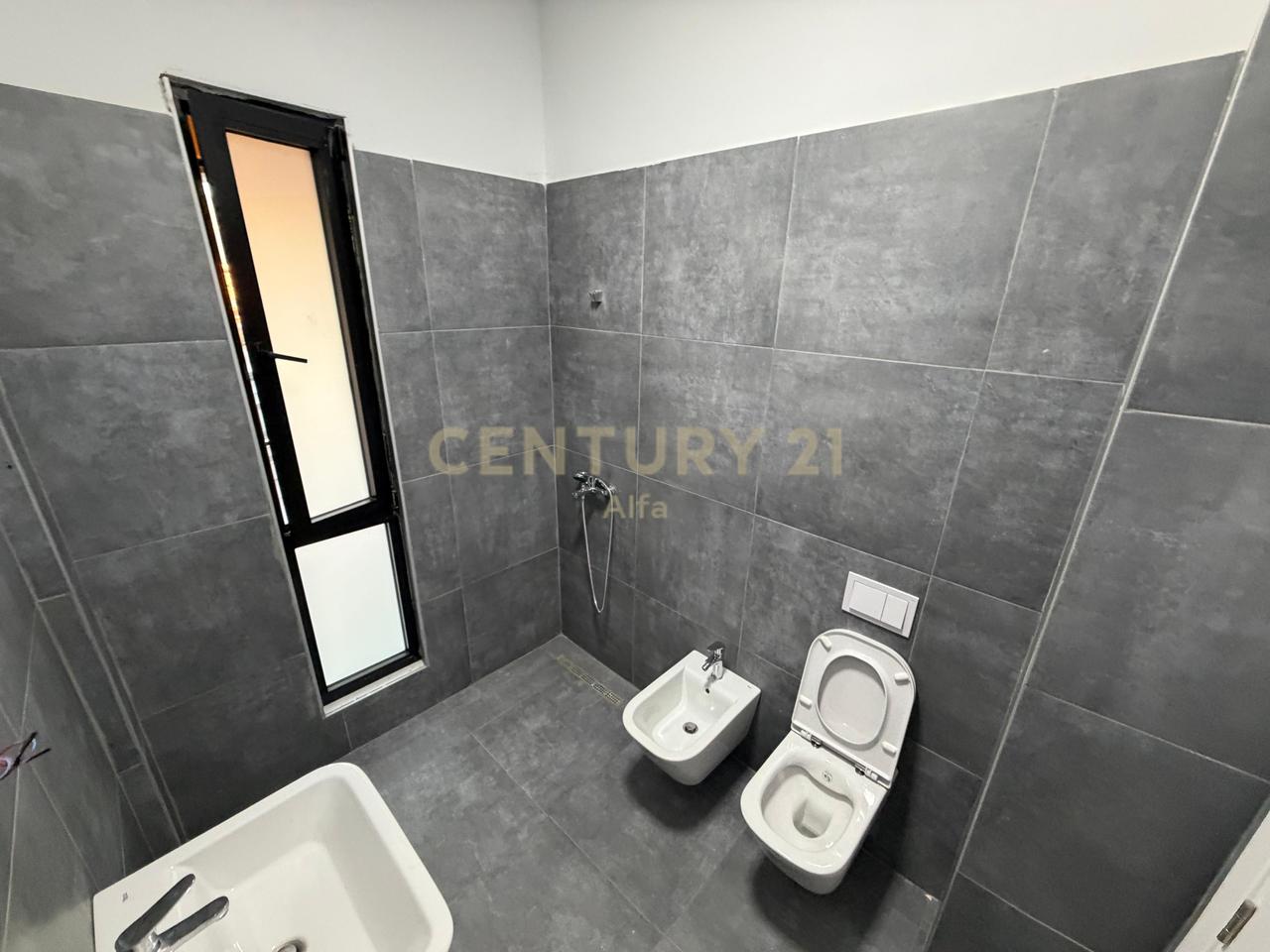 AFFITTASI LOCALE VUOTO 57m² - PRESSO SQUARE 21