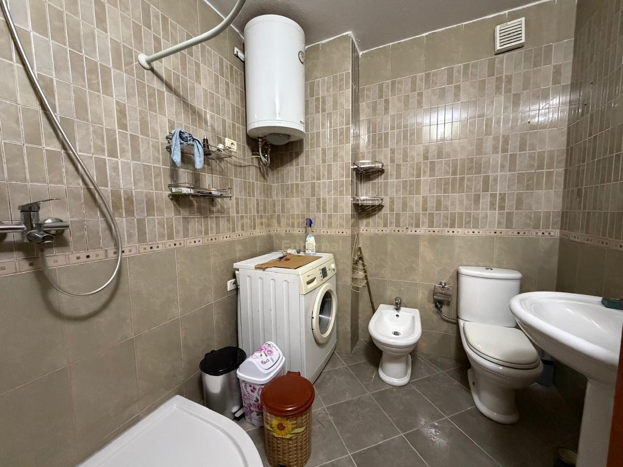 Apartament 1+1 Me Qira te Komuna e Parisit