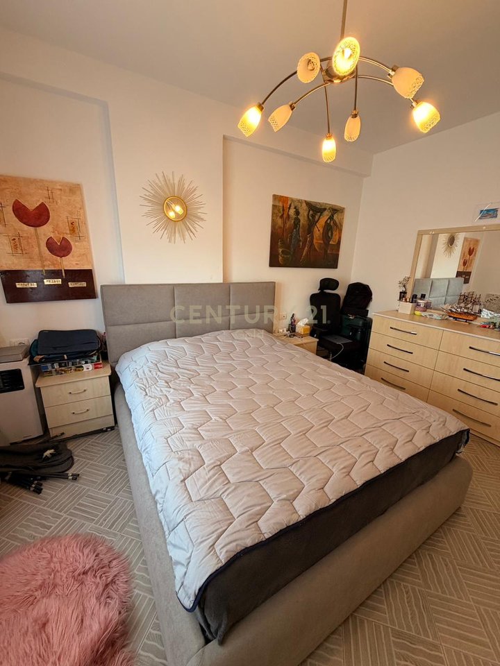 Jepet me qera apartament 1+1 Astir