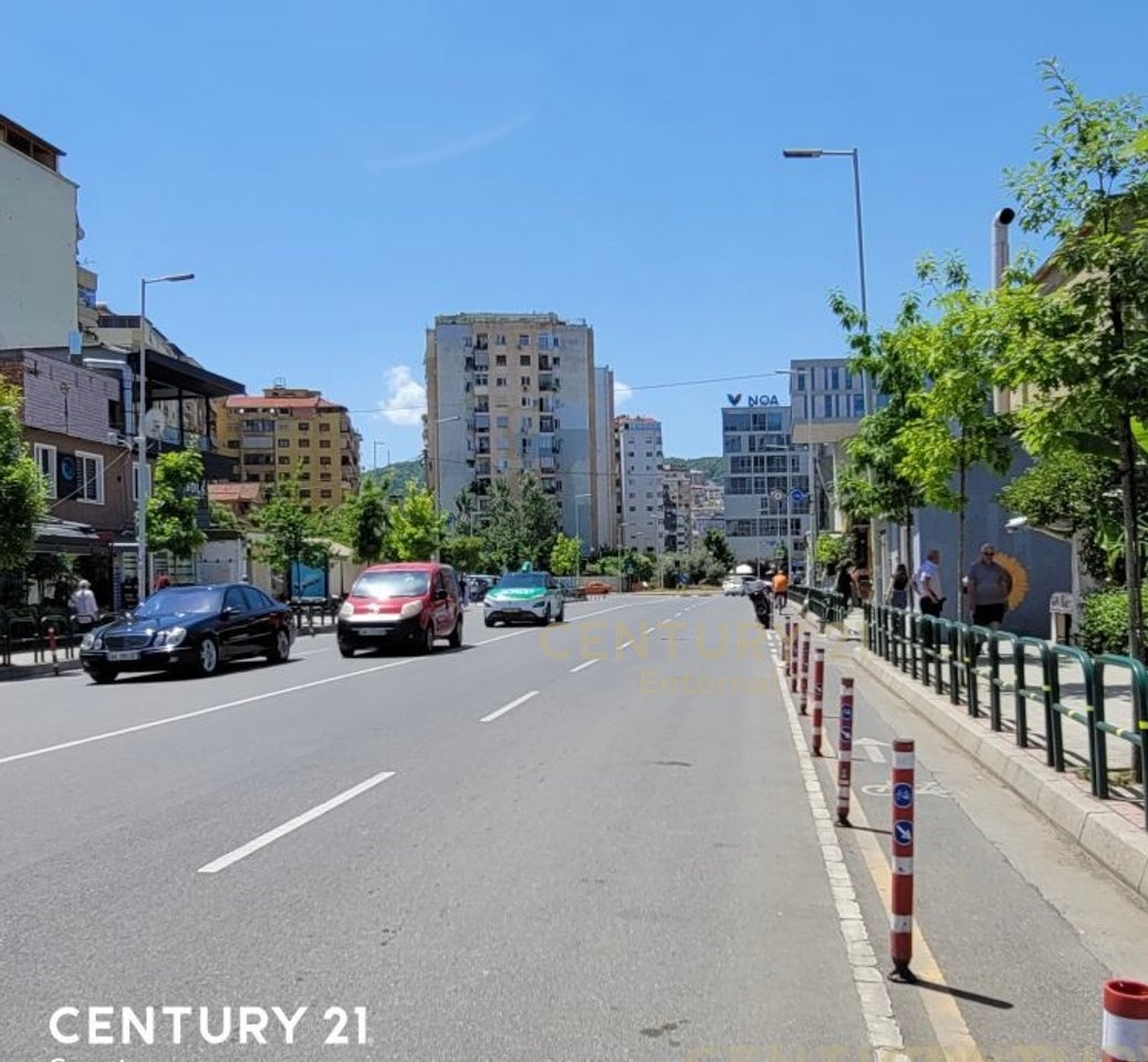 Comune di Parigi - Affittasi 3+1+2 Moderno Vicino alla Rotonda 1100€ | 190 m²