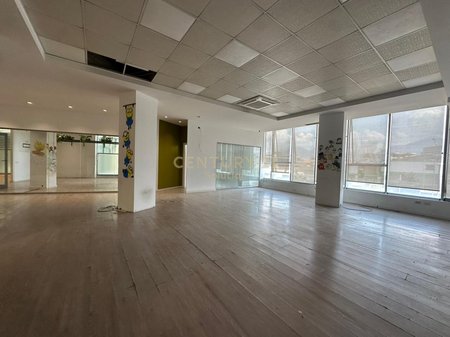 BUSINESS UNIT 324M2 FOR RENT, ASTIR ON MAIN ROAD!