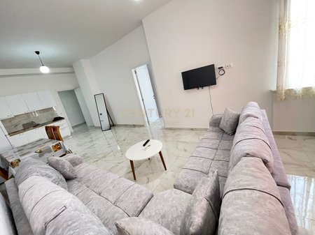 Appartamento 2+1 in affitto vicino all'Hotel Marinaj, Unaza e Re!