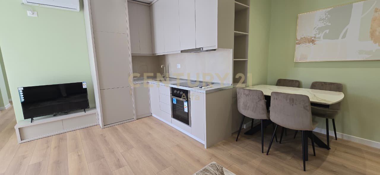 Shitet Apartament 2+1 tek Myslym Shyri
