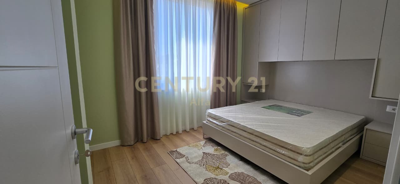 Shitet Apartament 2+1 tek Myslym Shyri