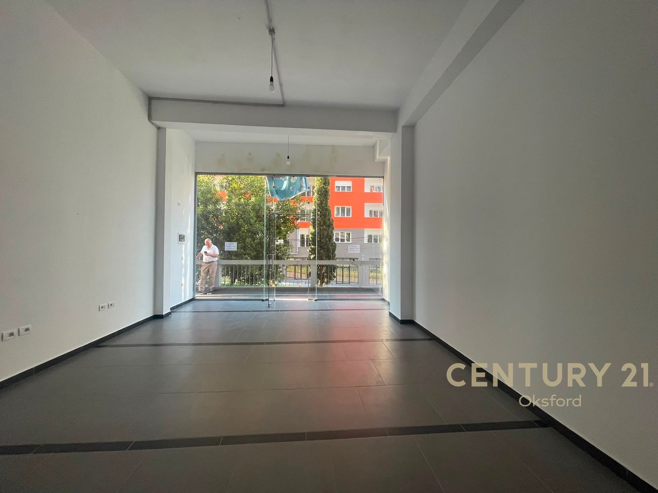COMMERCIAL SPACE FOR RENT IN YZBERISHT