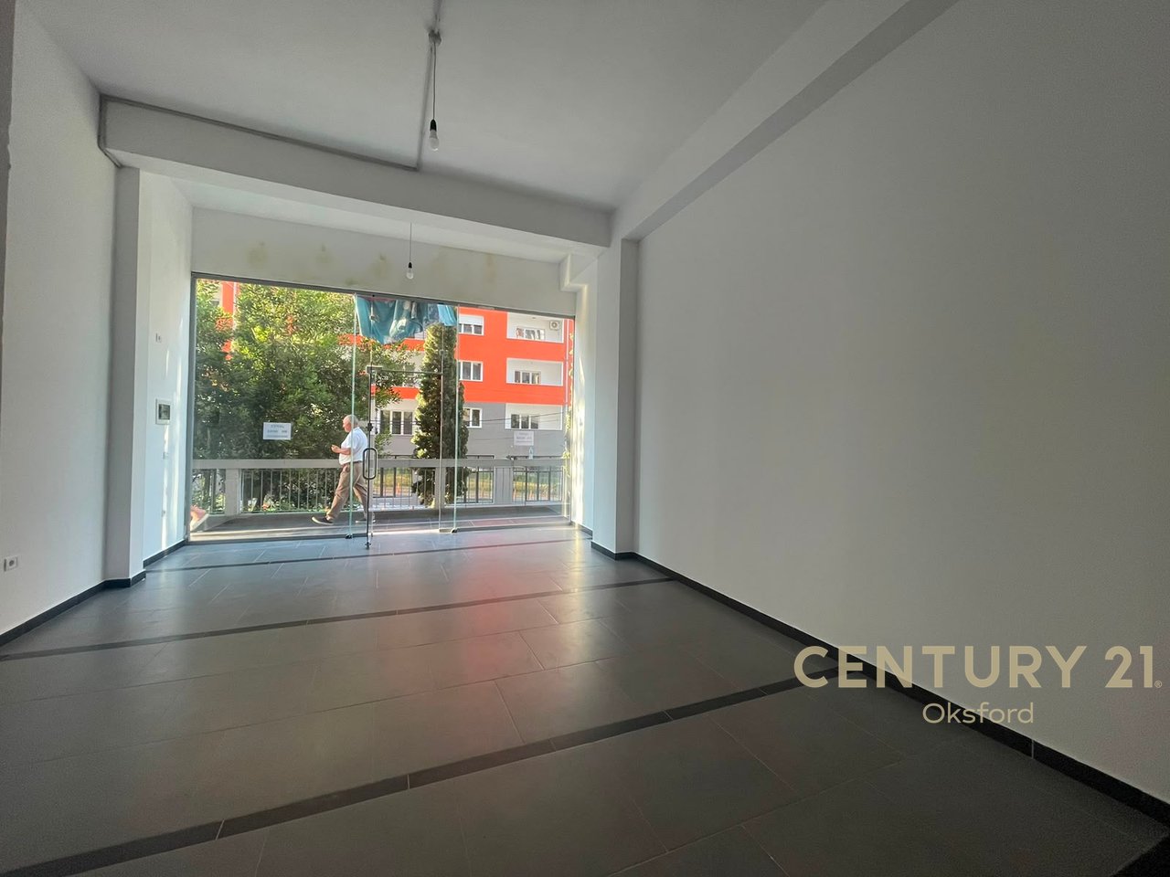 COMMERCIAL SPACE FOR RENT IN YZBERISHT