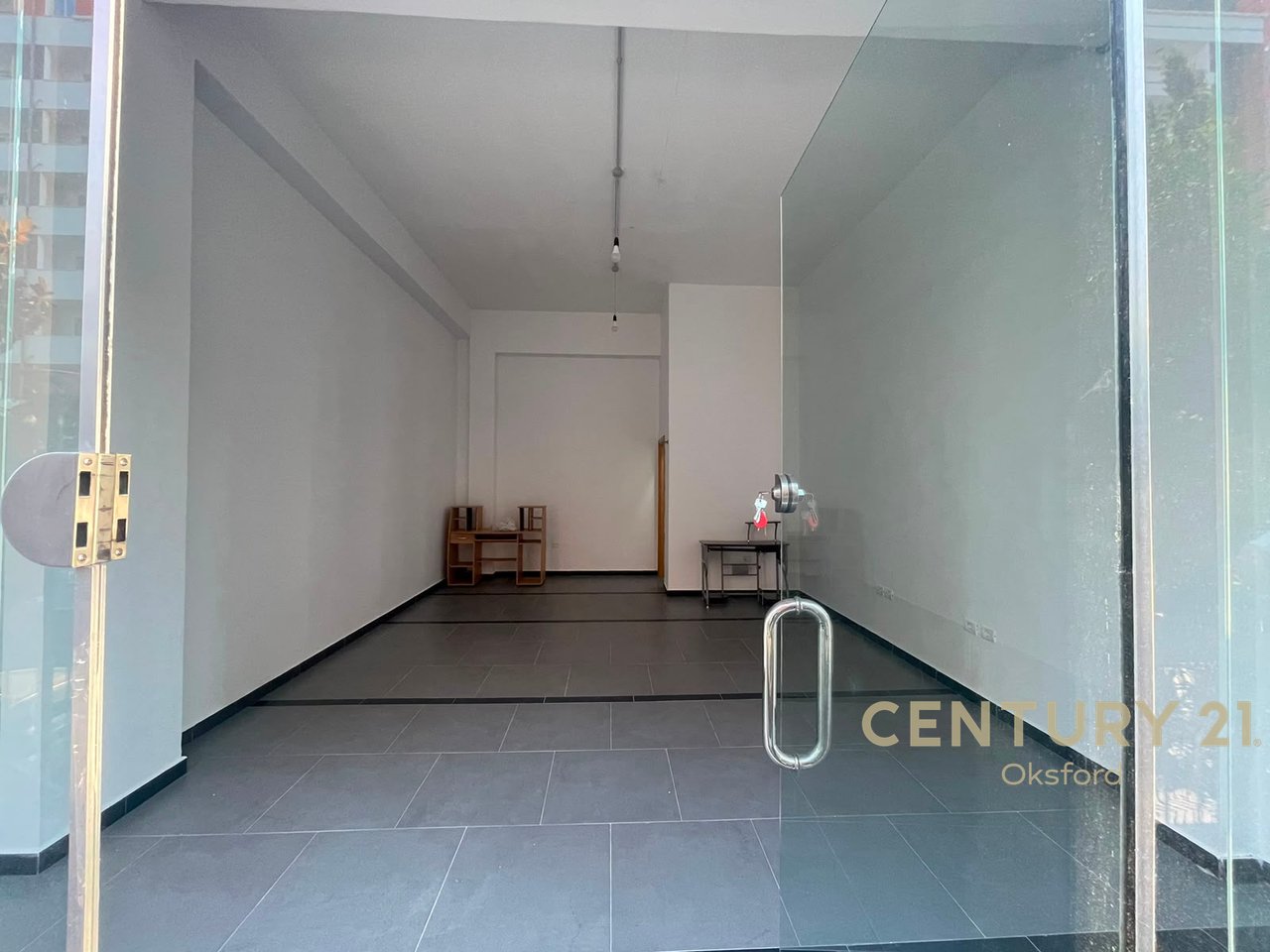 COMMERCIAL SPACE FOR RENT IN YZBERISHT