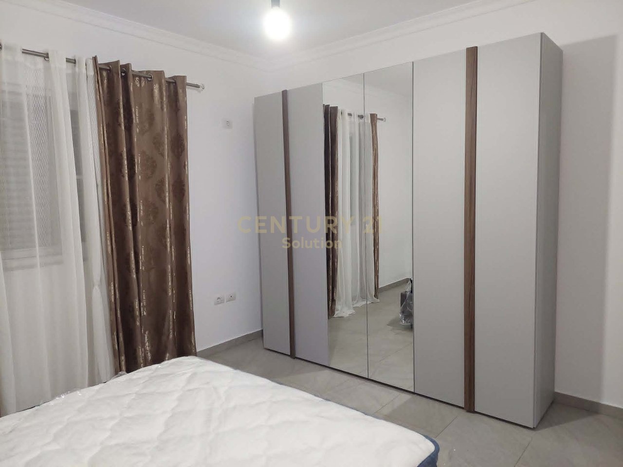 BANESE PRIVATE 2+1 PER QIRA + POST PARKIMI NE DURRES !