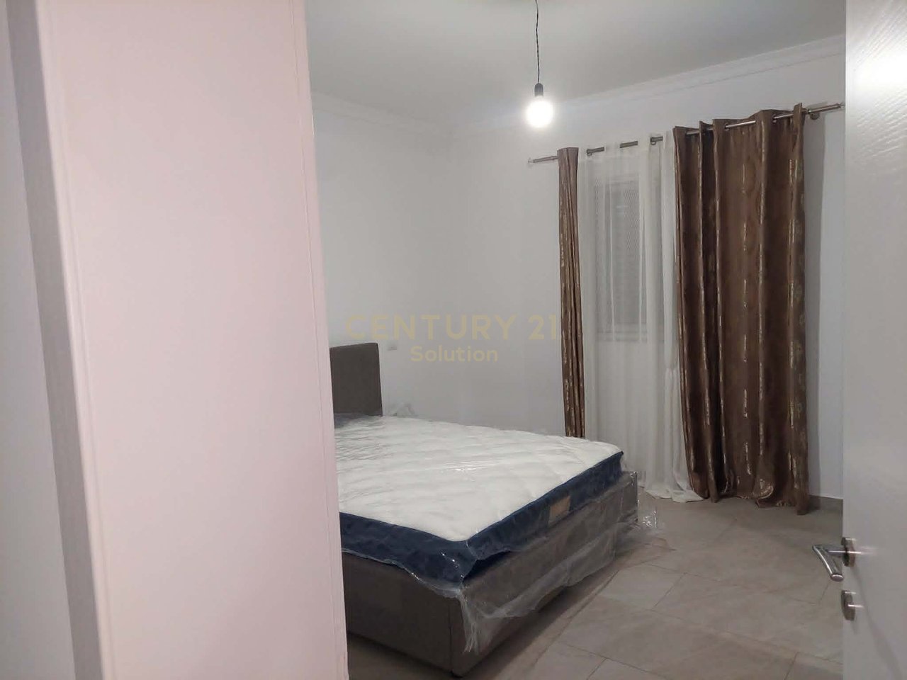 BANESE PRIVATE 2+1 PER QIRA + POST PARKIMI NE DURRES !