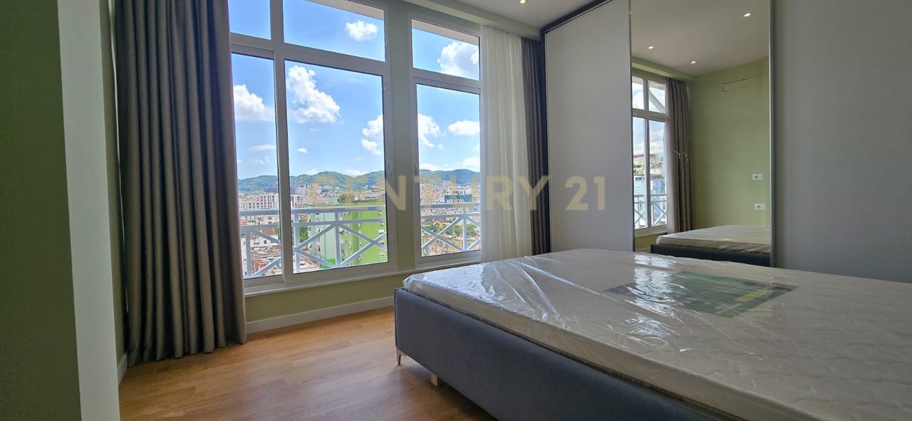 Shitet Apartament 2+1 tek Myslym Shyri