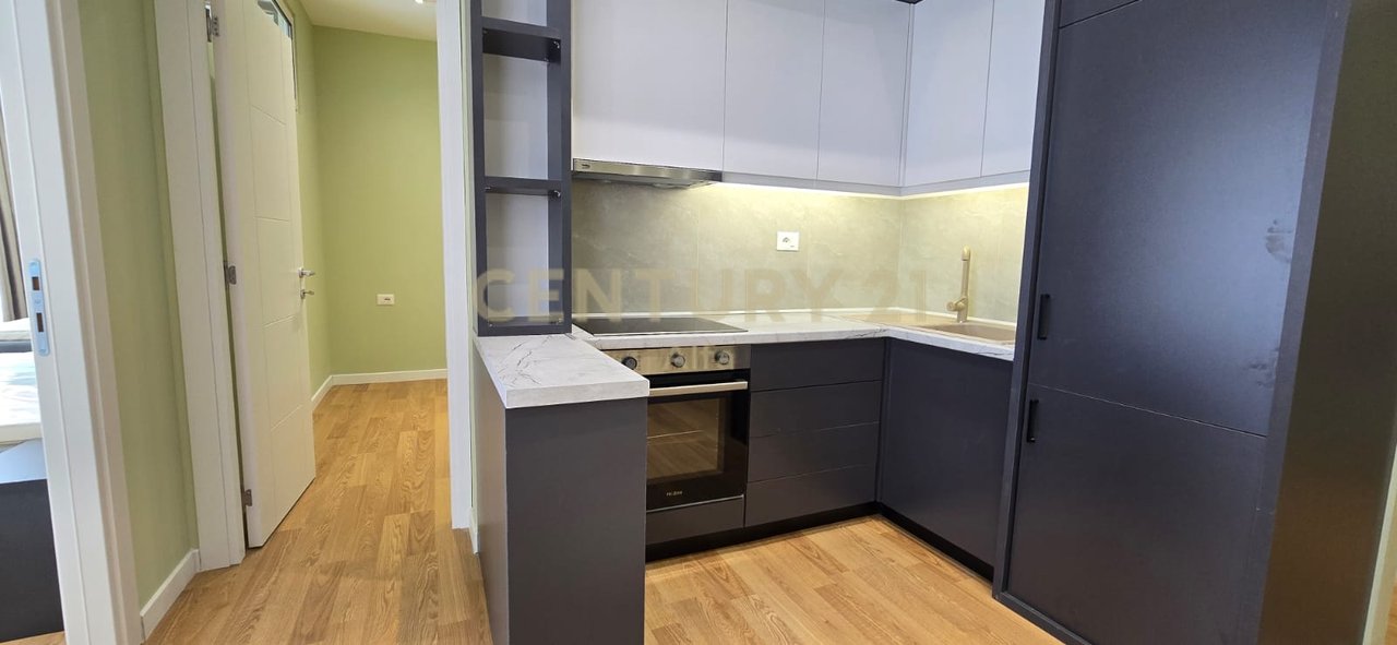 Shitet Apartament 2+1 tek Myslym Shyri