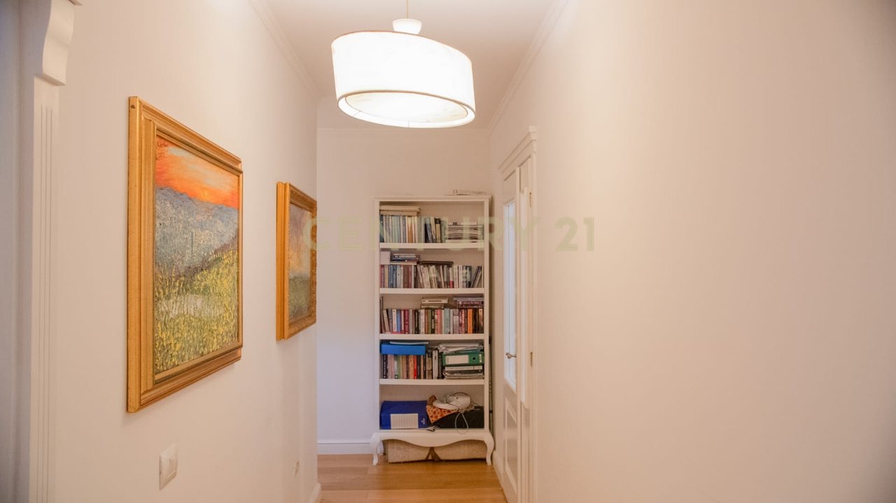 Shitet apartament 4+1+3 tualete dhe 2 poste parkimi- LIQENI ARTIFICIAL