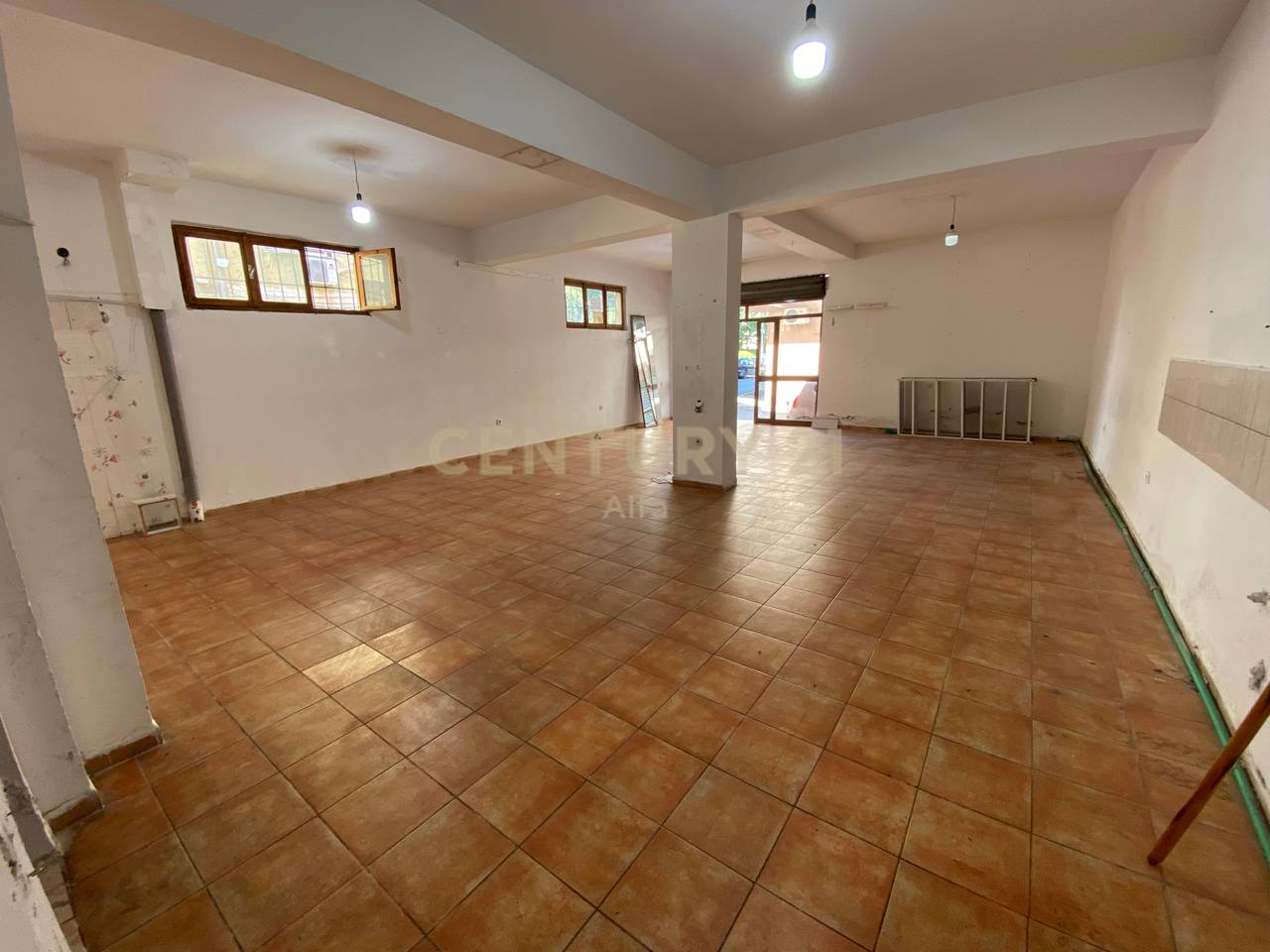 Shop for rent in the Oxhaku area!