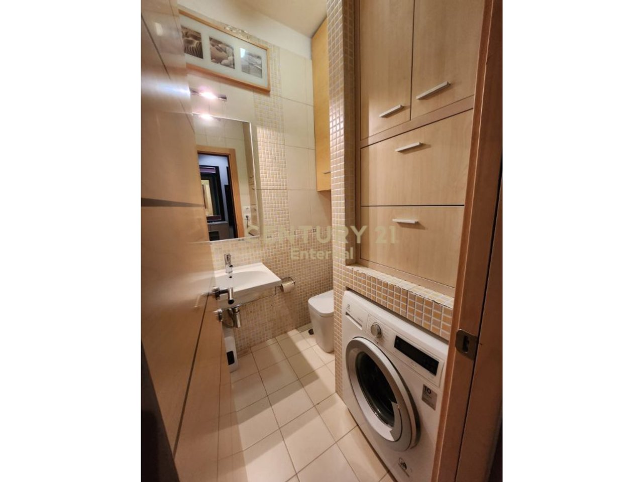 Apartament 2+1+ Post Parkimi Per Qera tek Air Albania