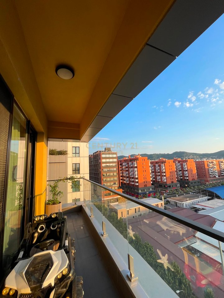 SELL 2 APARTMENTS IN SQUARE 21 - POSSIBILITY OF RETURN TO DUPLEX