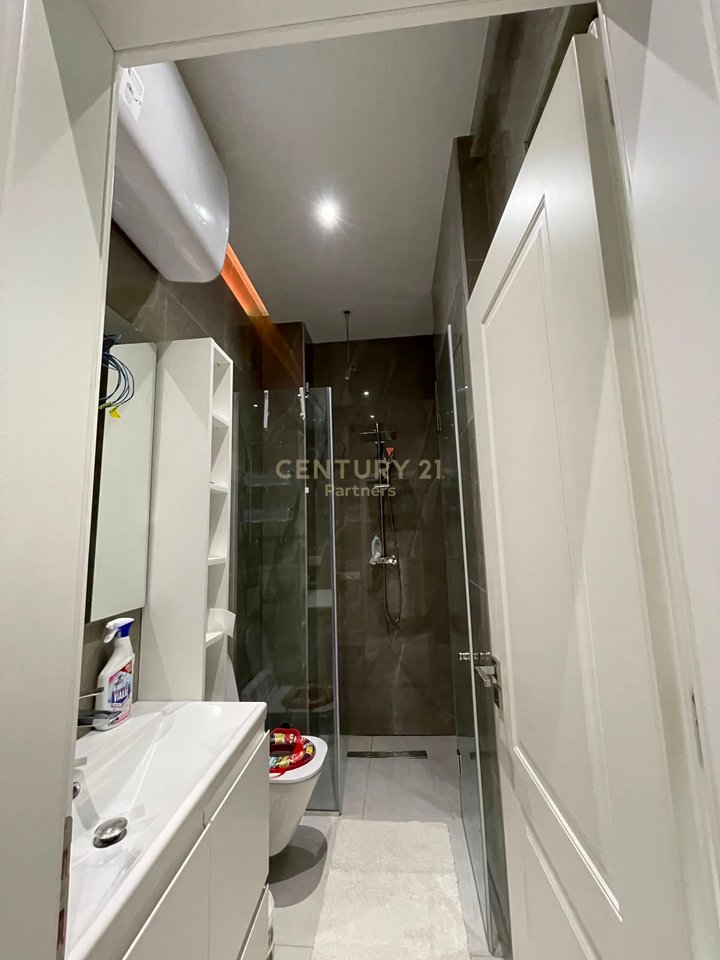 SELL 2 APARTMENTS IN SQUARE 21 - POSSIBILITY OF RETURN TO DUPLEX