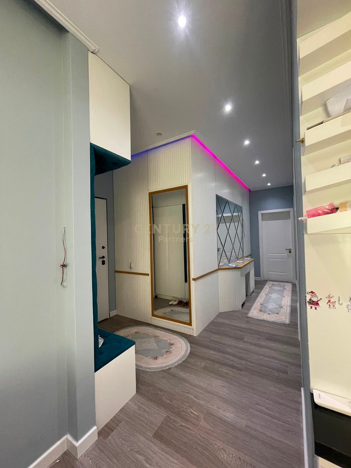 SELL 2 APARTMENTS IN SQUARE 21 - POSSIBILITY OF RETURN TO DUPLEX