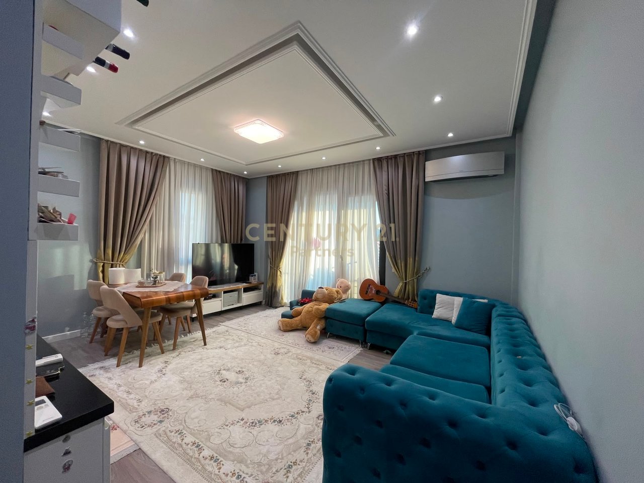 SELL 2 APARTMENTS IN SQUARE 21 - POSSIBILITY OF RETURN TO DUPLEX