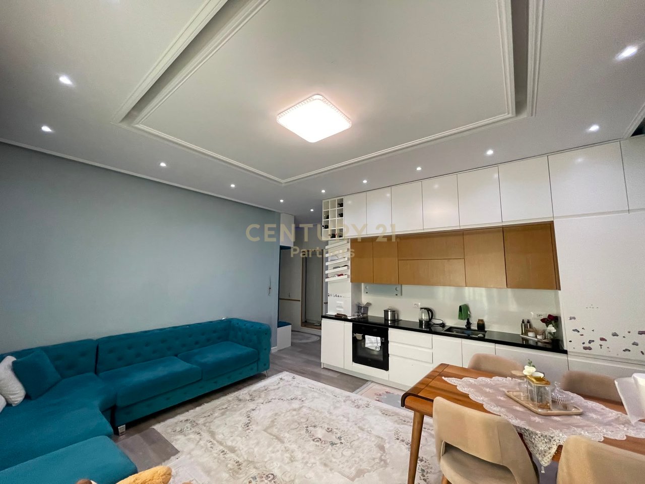 SELL 2 APARTMENTS IN SQUARE 21 - POSSIBILITY OF RETURN TO DUPLEX