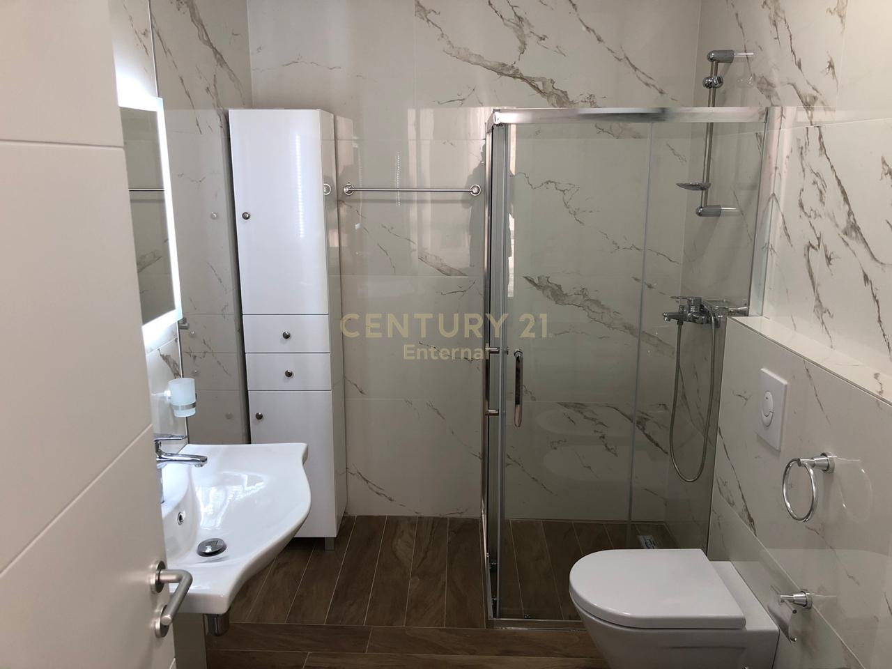 Apartament 2+1+2 Per Qera + Post Parkimi ne Park Gate