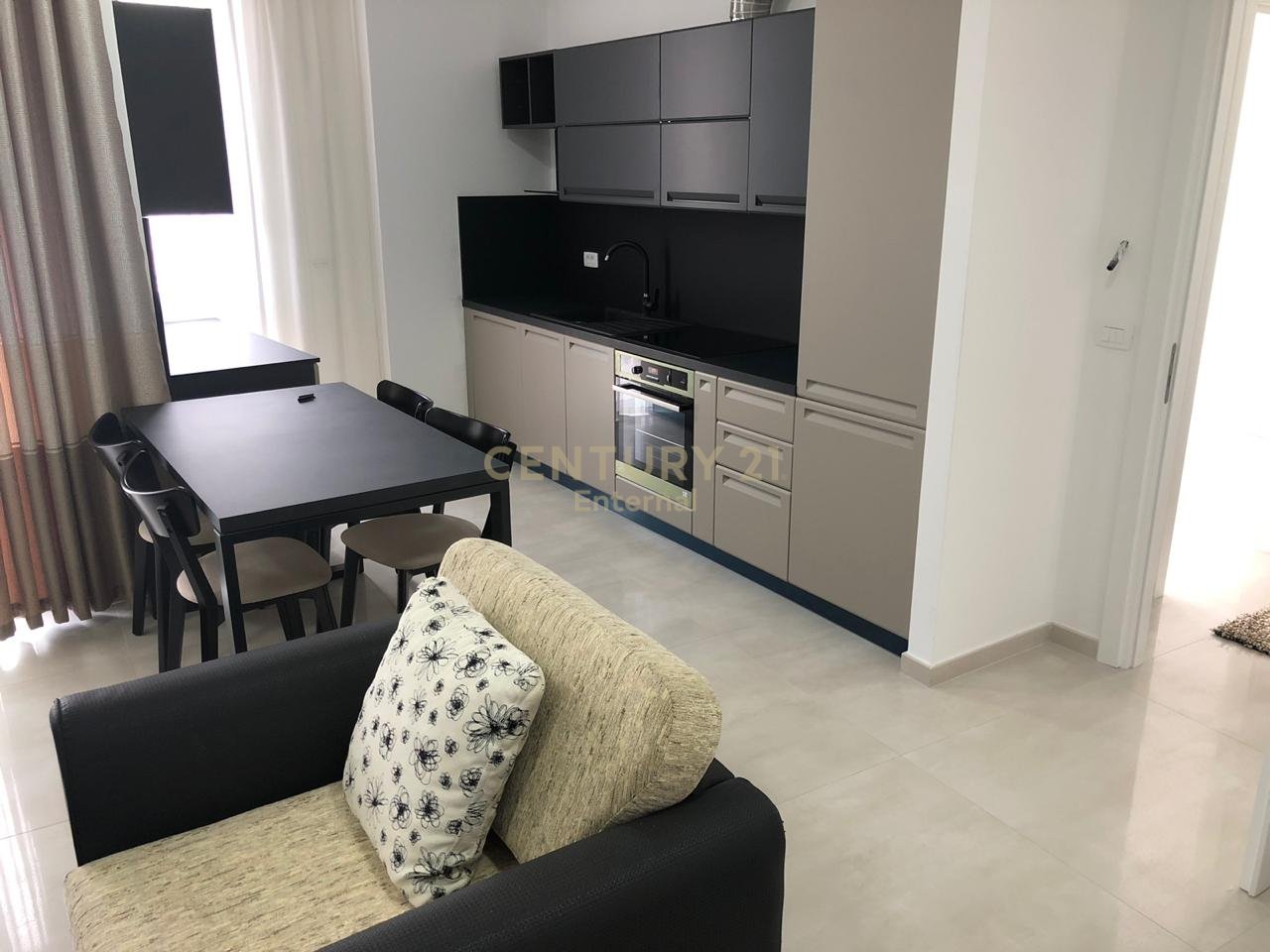 Apartament 2+1+2 Per Qera + Post Parkimi ne Park Gate
