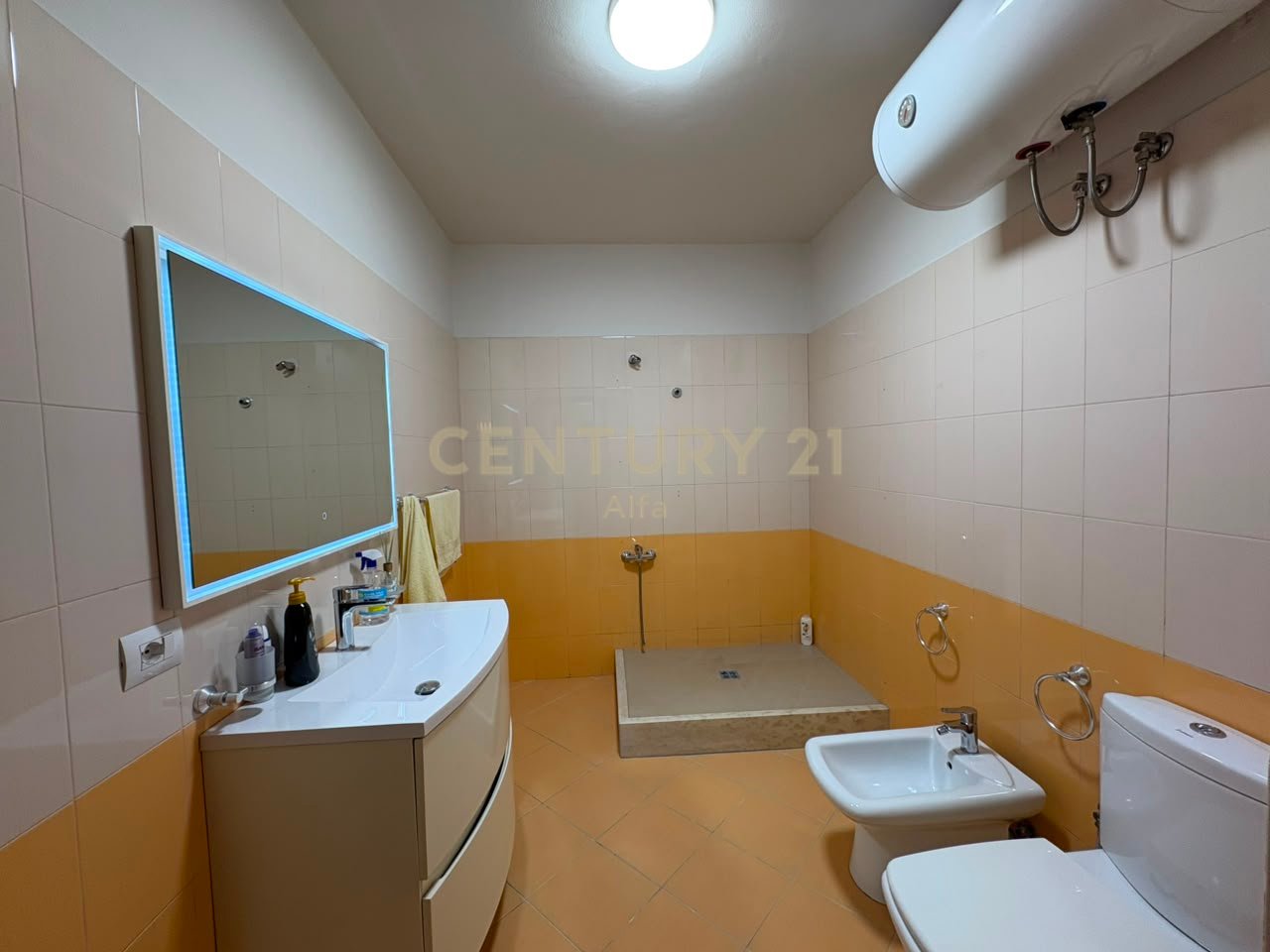 For rent apartment 2+1+storage with veranda, suitable for office, on Dritan Hoxha Street!