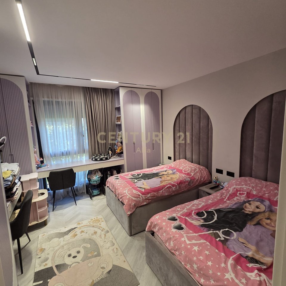 Shitet apartament luksoz 2+1+ 2 poste parkimi te perfshire te Liqeni i Thatë