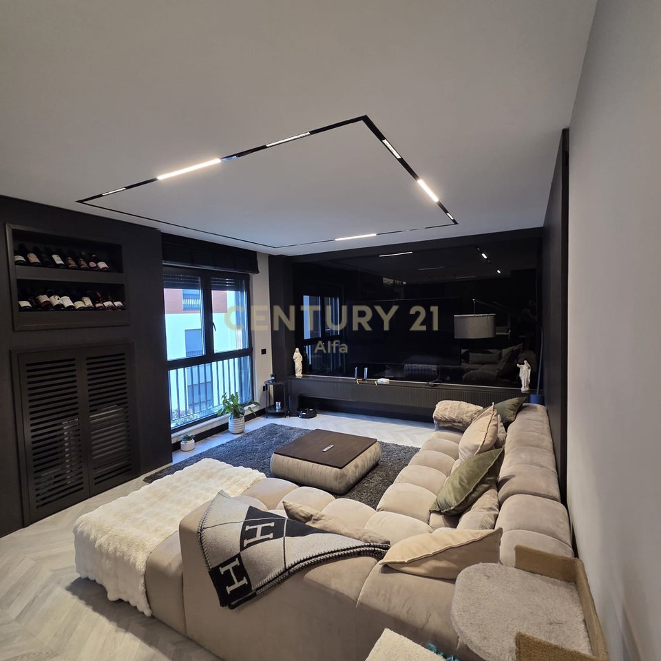 Shitet apartament luksoz 2+1+ 2 poste parkimi te perfshire te Liqeni i Thatë