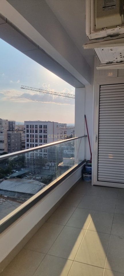 Jepet apartament me qera 1+1+parkim i super mobiluar perball  universitetit UET!