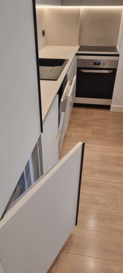 Jepet apartament me qera 1+1+parkim i super mobiluar perball  universitetit UET!