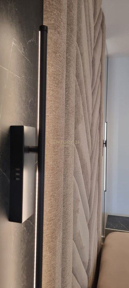 Jepet apartament me qera 1+1+parkim i super mobiluar perball  universitetit UET!