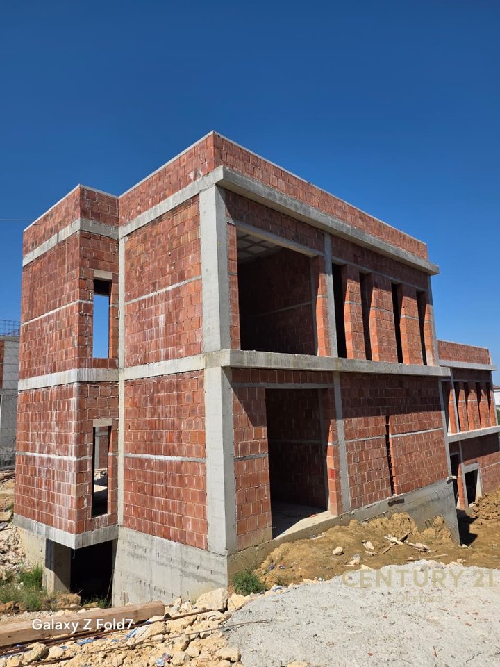 Villa di lusso su 2 piani in vendita a Liore Residence – Lago di Paskuqan, Tirana