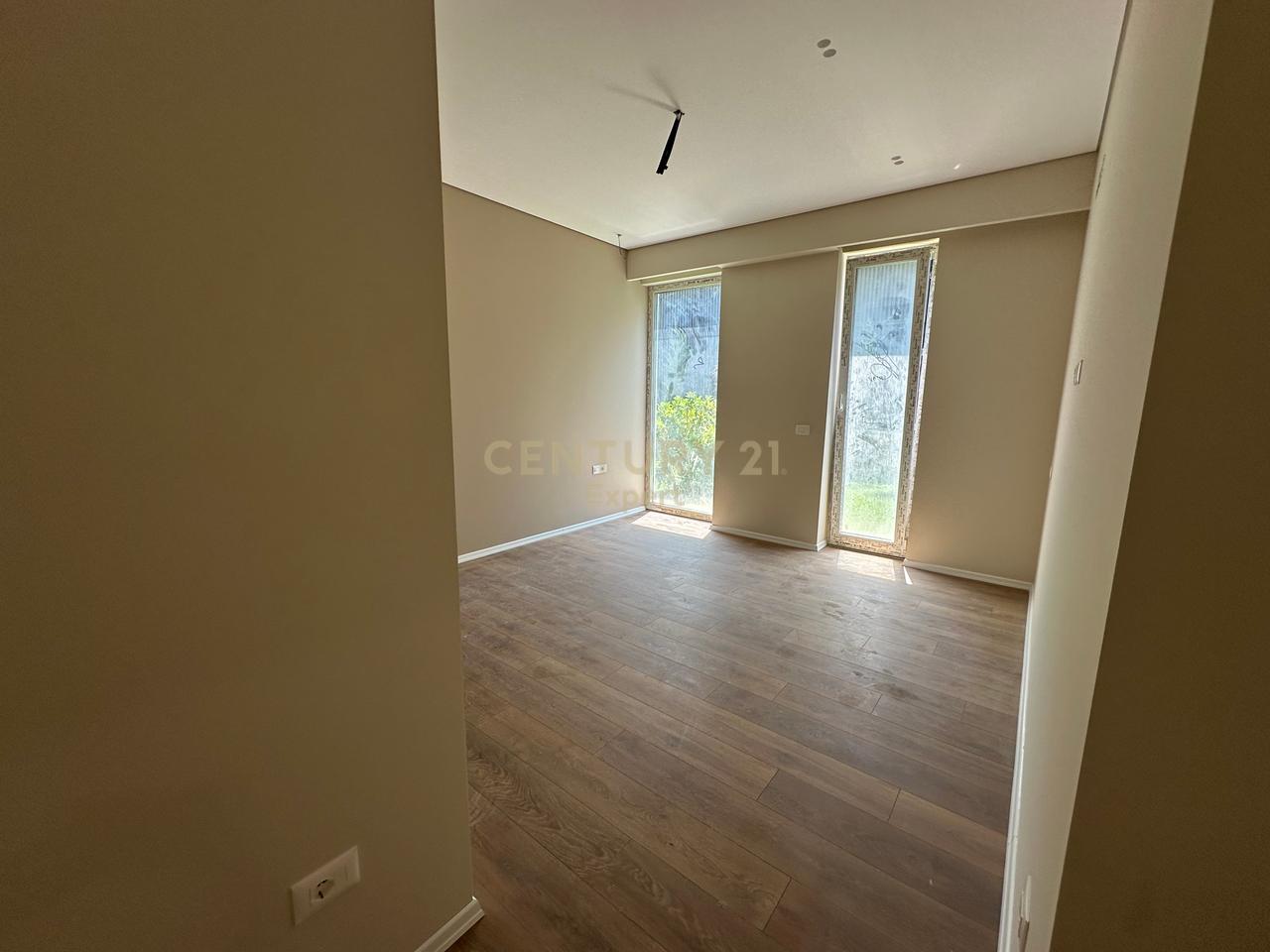 In affitto 3+1+parcheggio+ cortile
lago secco