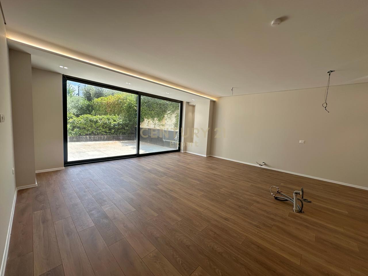 In affitto 3+1+parcheggio+ cortile
lago secco