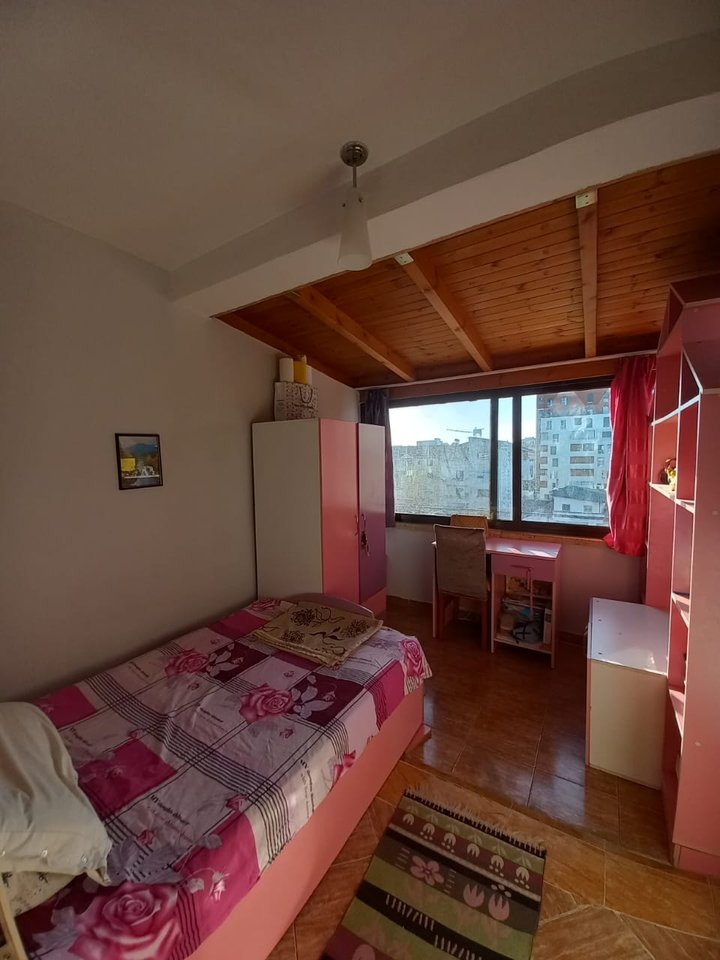 Apartament 2+1 Me Qira në Laprakë, Tiranë