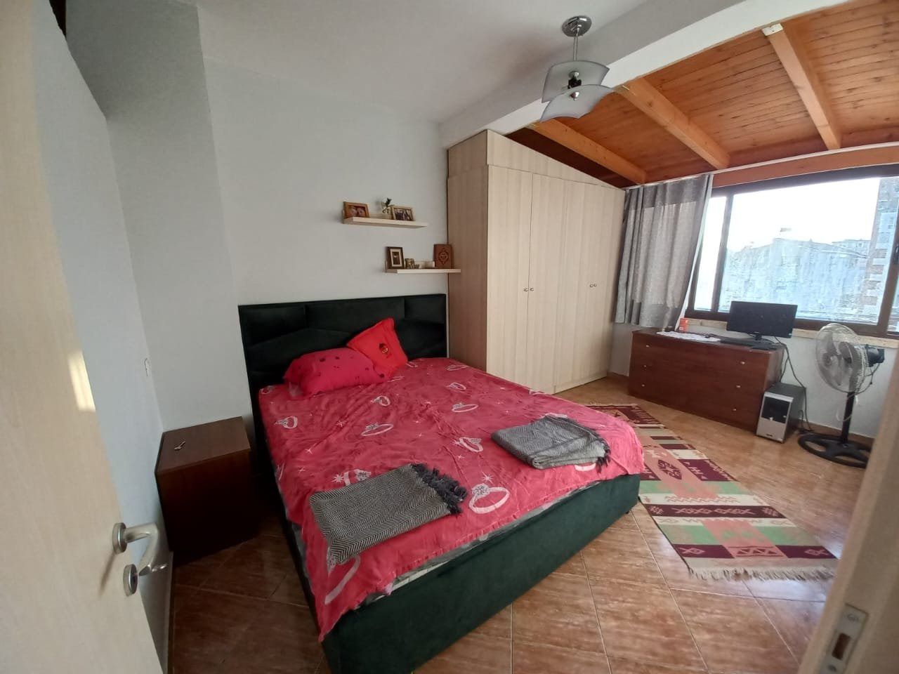 Apartament 2+1 Me Qira në Laprakë, Tiranë
