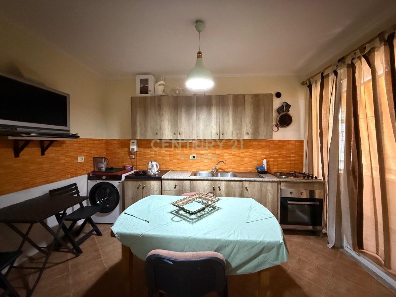 Shitet Apartamet 4+1+2 te Pallatet Cabej