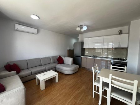 Appartamento 2+1 In Affitto nella Città Studentesca, Tirana