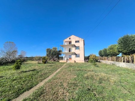 VENDITA 1400M2 TERRENO E 246M2 VILLA NEL SETTORE RINIA, DURRES!