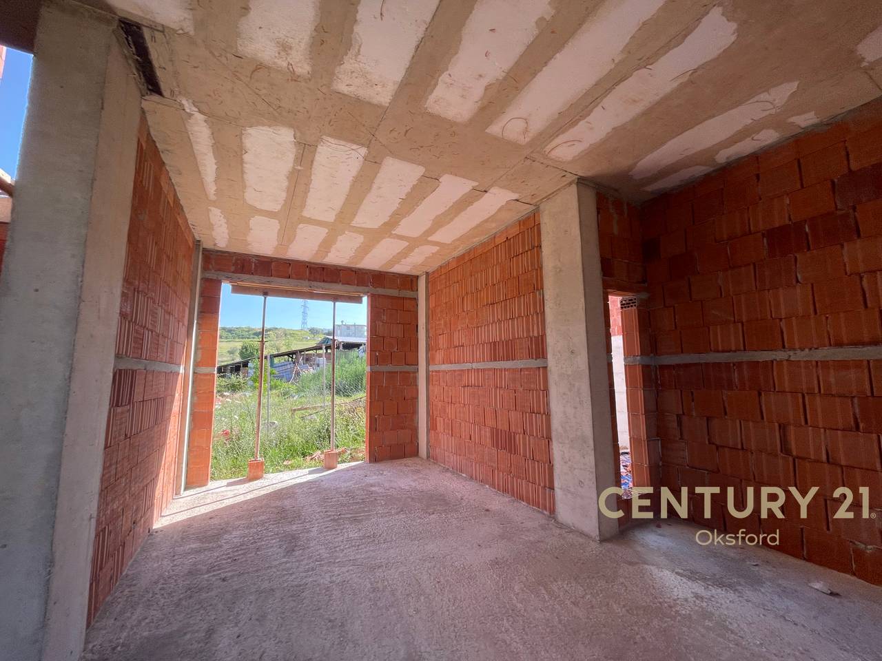 Vila luksoze me 2 kate për shitje në Liore Residence – Liqeni i Paskuqanit, Tiranë
