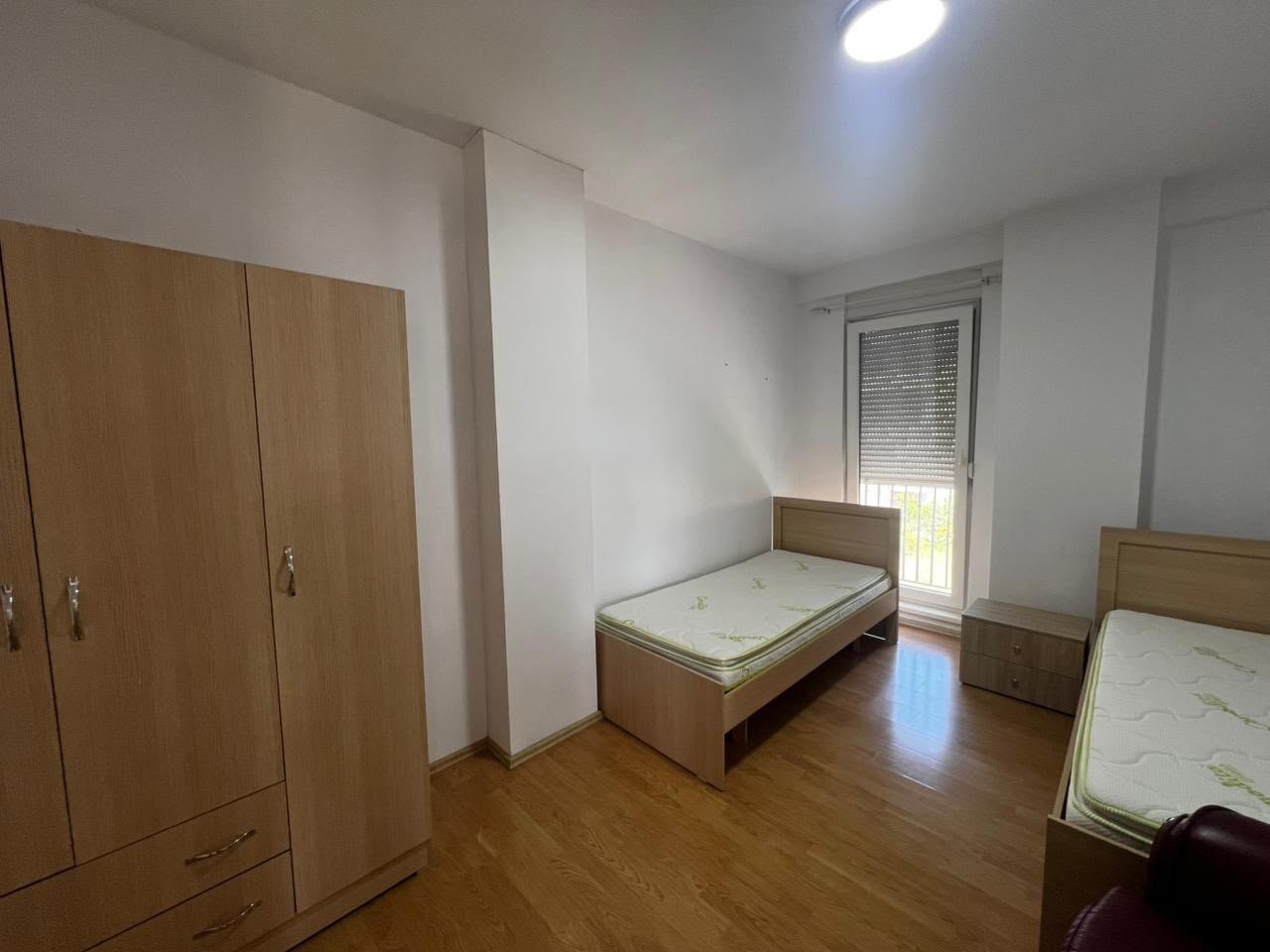 Appartamento 2+1 In Affitto nella Città Studentesca, Tirana