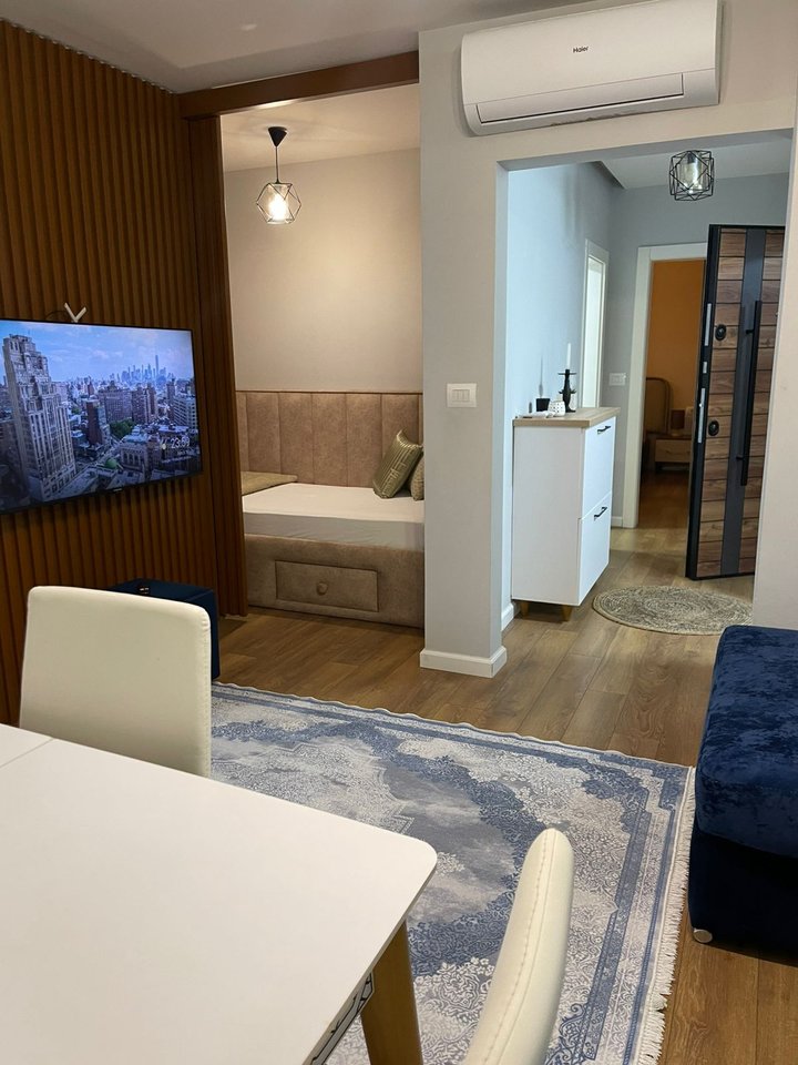 Appartamento 1+1 in Affitto vicino al Vecchio Mercato Elettrico, Tirana