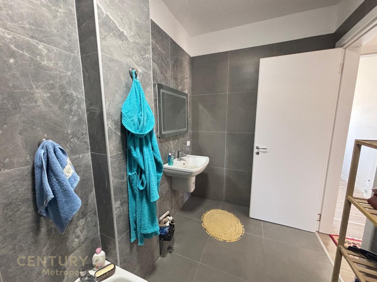 Appartamento 2+1 in Vendita vicino a Univers City, Tirana