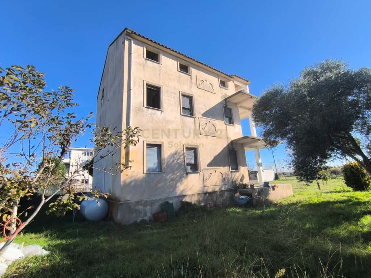 VENDITA 1400M2 TERRENO E 246M2 VILLA NEL SETTORE RINIA, DURRES!