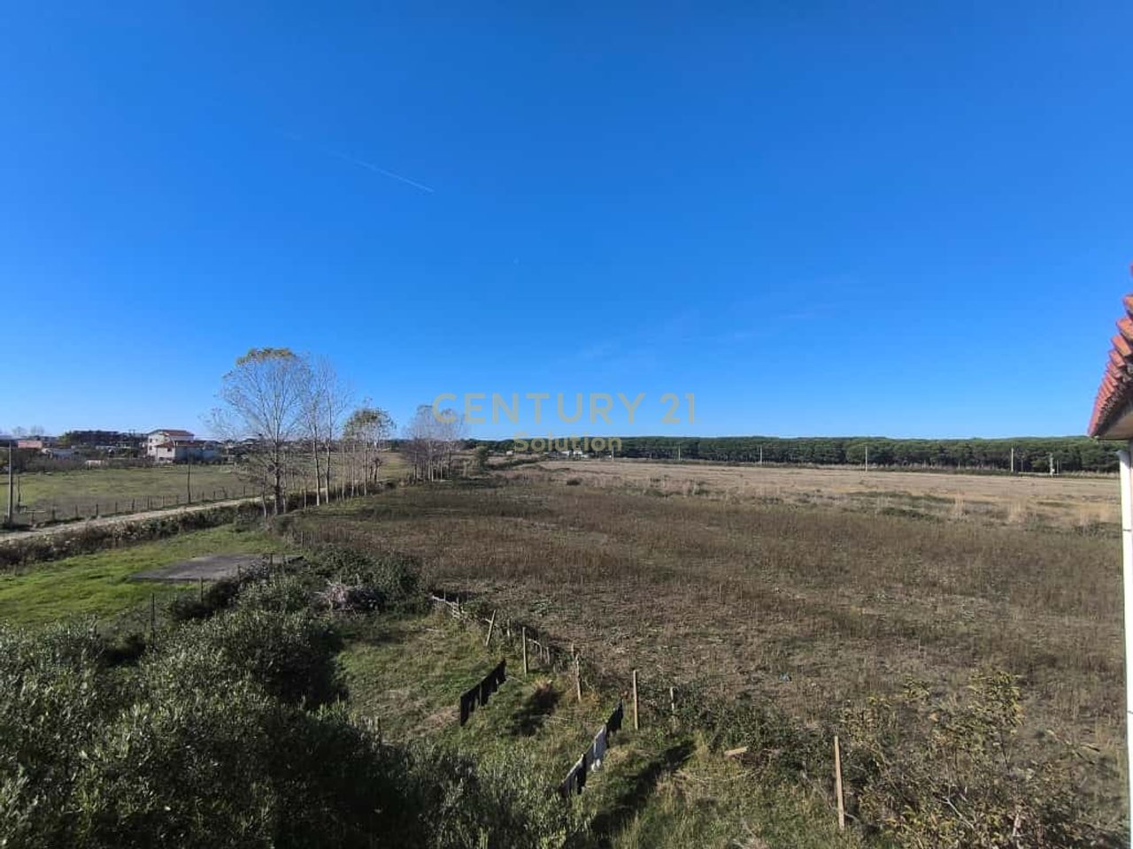 VENDITA 1400M2 TERRENO E 246M2 VILLA NEL SETTORE RINIA, DURRES!